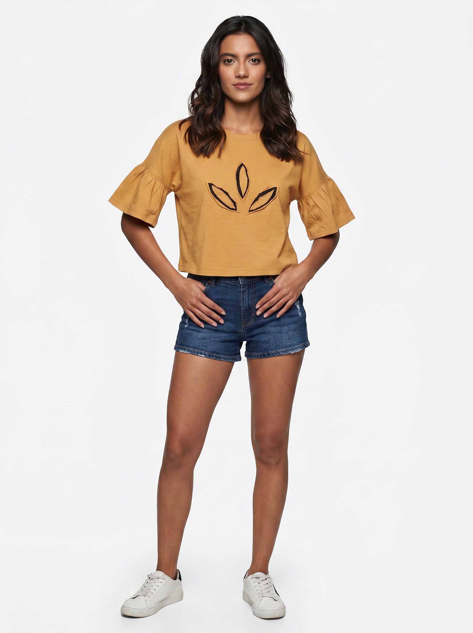 Laurel Tee | Camel Leaf Appliqué
